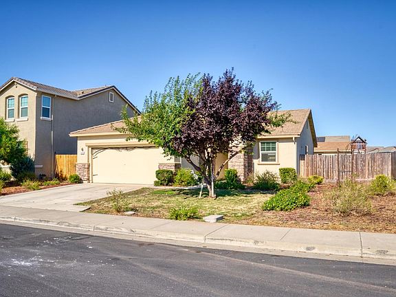 3rd image of 1020 Narada Way