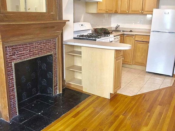 2nd image of 21 W 85th St #5R