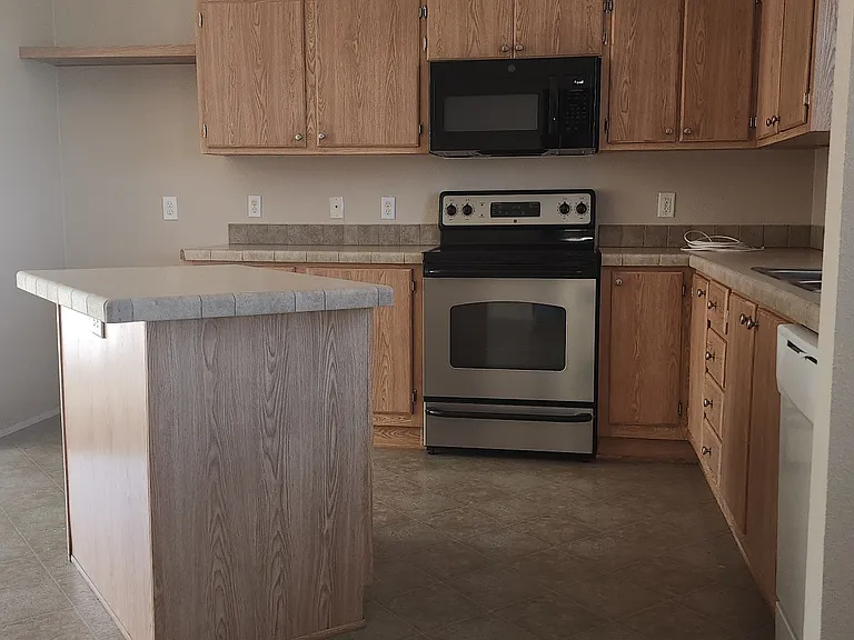 12262 Kaufman Rd NE — Photo 8