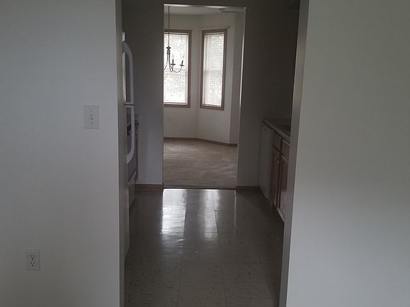 4th image of 25 S Market St #583a89f33