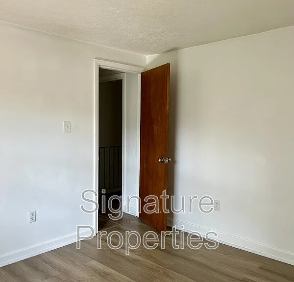 1055 Rives Rd #12 — Photo 15