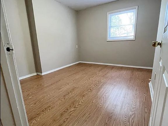 4th image of 1701 N Rosewood Ave APT 9