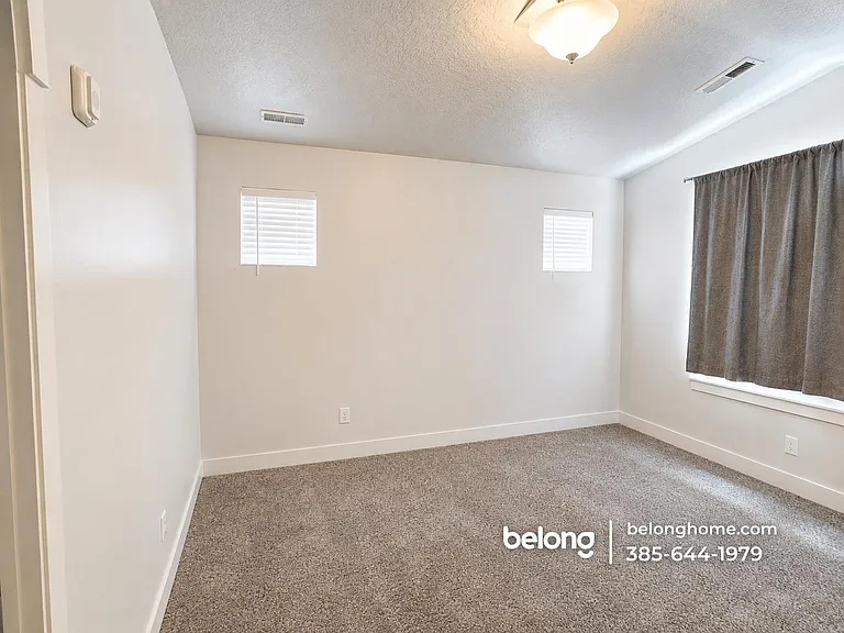 702 W 380 N — Photo 7