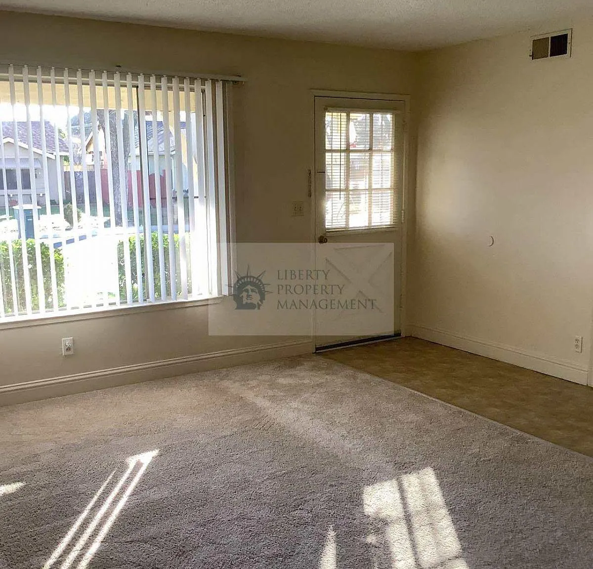 3 bed, 1136 sqft, $2,150 — Photo 2