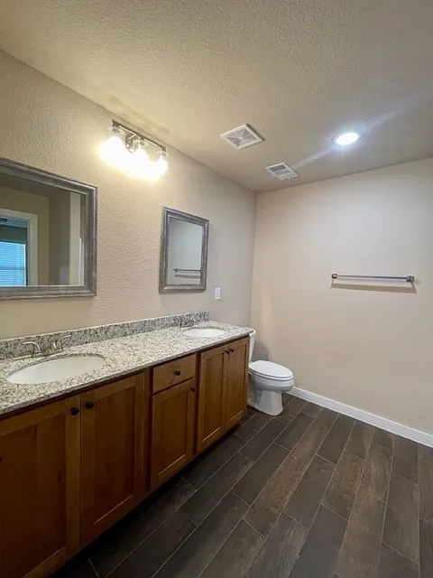 410 & 412 Rama St - 410 — Photo 3