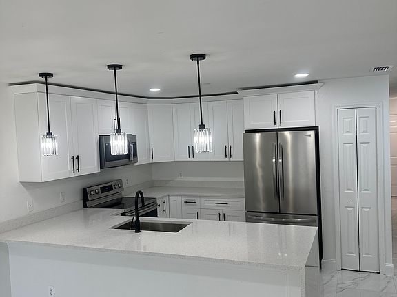 3rd image of 728 Ichabod Ave S