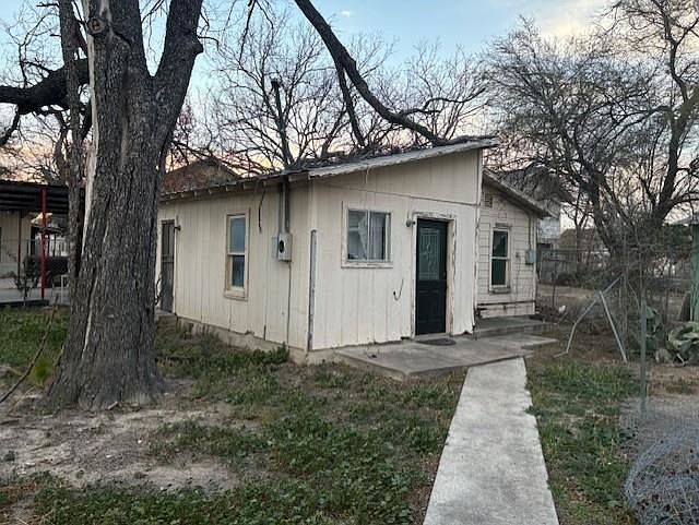 2nd image of 311 Chihuahua St