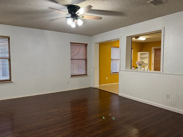 824 Mulder Dr — Photo 8