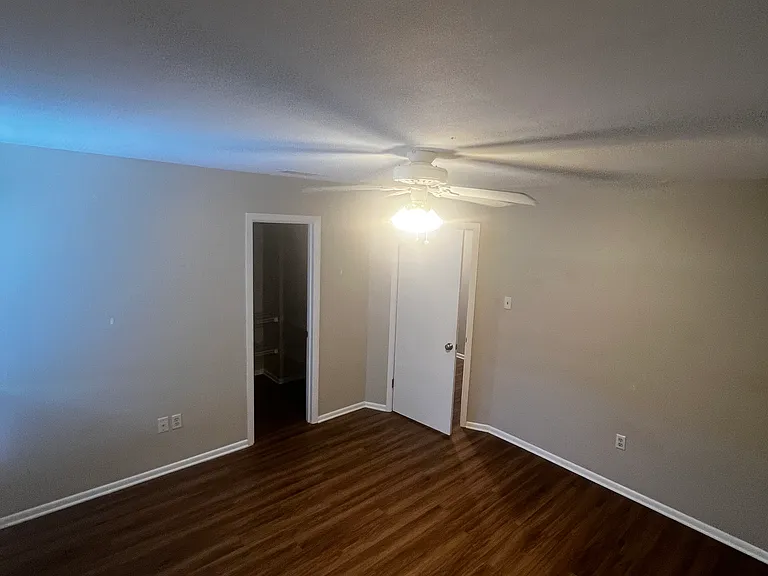 725 Heavens Dr #4 — Photo 12