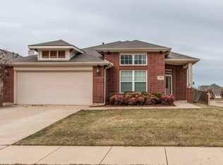 515 Maverick Dr, Lake Dallas, TX 75065