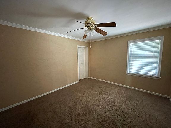 4th image of 2208 White Oak Dr