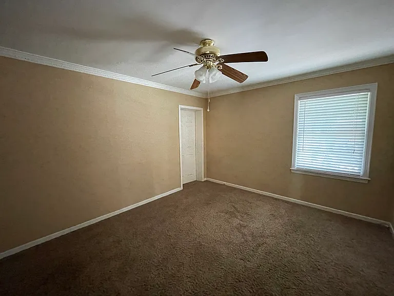 2208 White Oak Dr — Photo 4