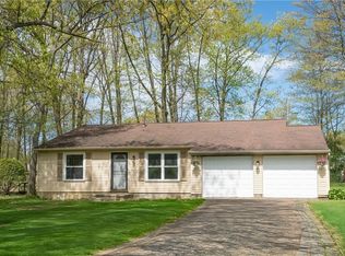 2571 Elm Dr, Girard, OH 44420