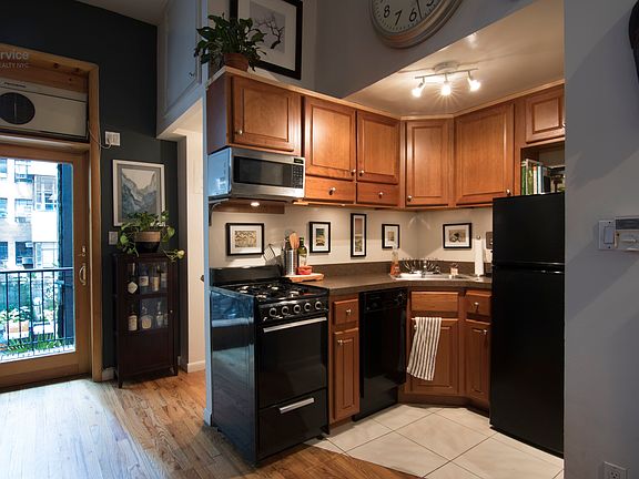 4th image of 6 W 87th St APT 2