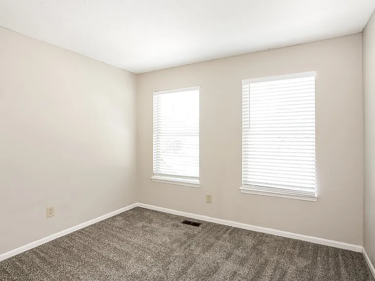 5805 Tanager Ln — Photo 14