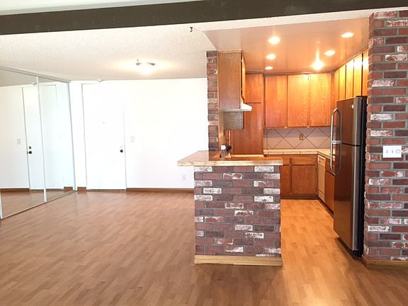 3rd image of 6526 Ocean Crest Dr APT A303