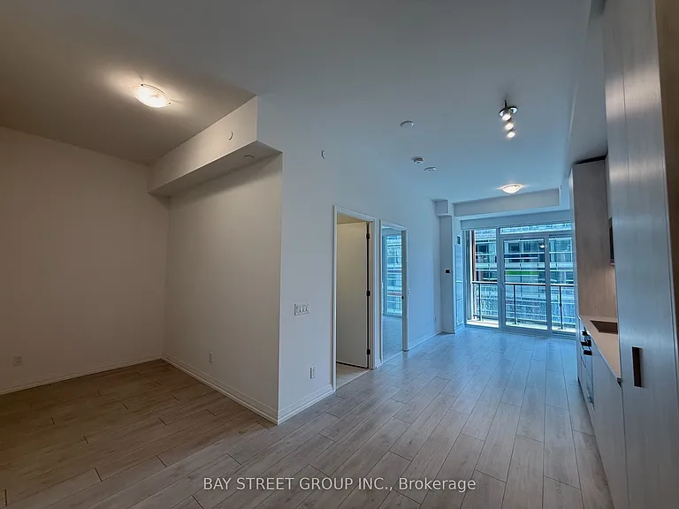 400 King St W #715 — Photo 7