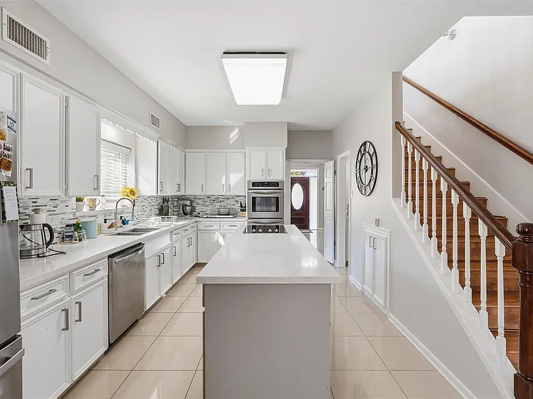 7927 Wolfield Ln — Photo 9