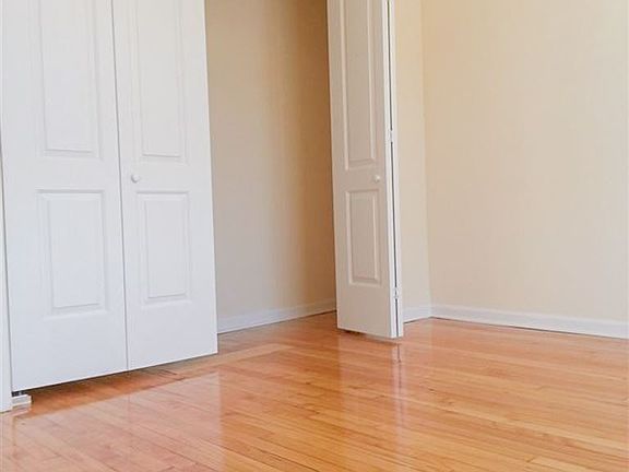 3rd image of 3280 W Fullerton Ave