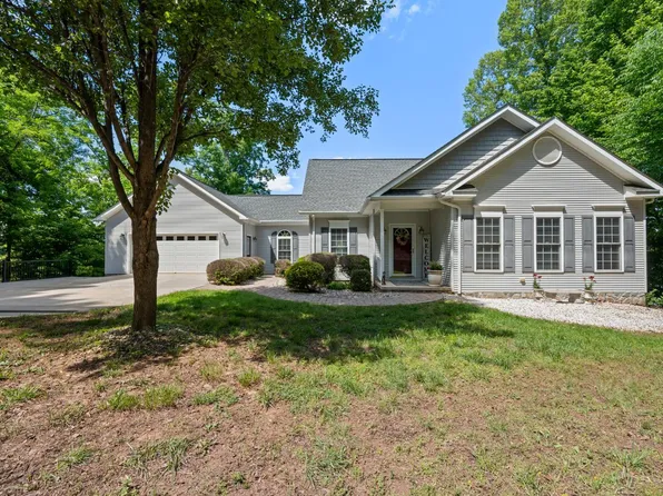 630 Forest Shores Rd, Wirtz, VA 24184