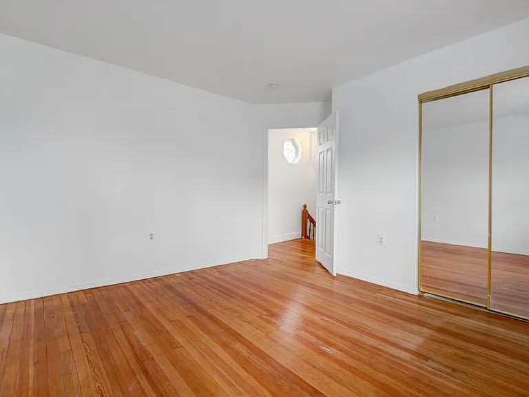 2705 24th St NE — Photo 19