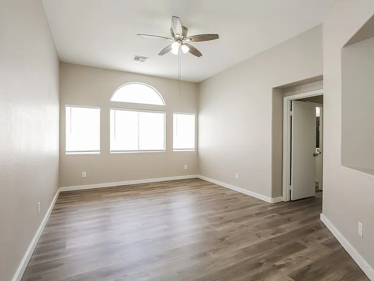 533 Regal Robin Way — Photo 4