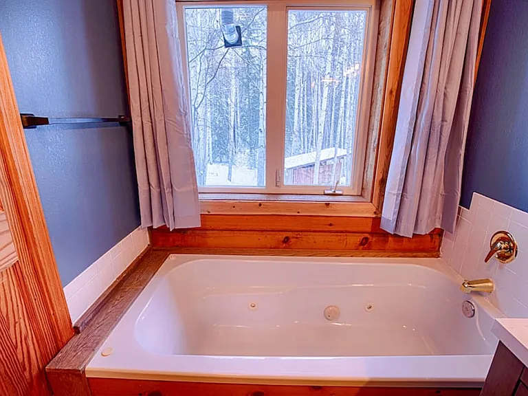 Rambling Rd — Photo 28