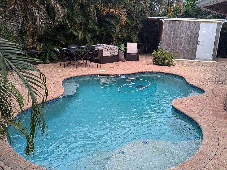 2nd image of 6641 Pershing St