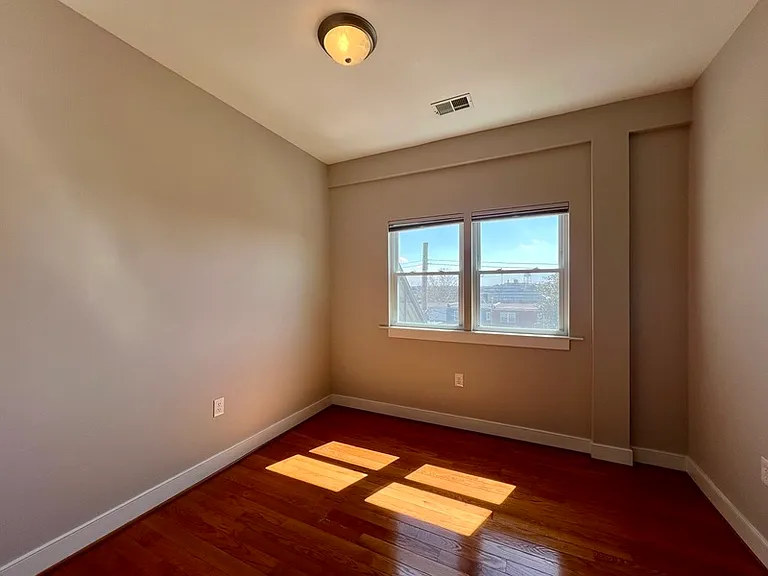 1353 Adams St NE #3 — Photo 15
