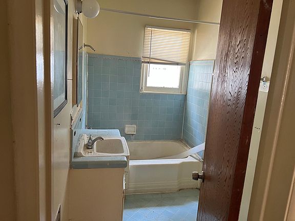 4th image of 628 S Ardmore Ave #X2