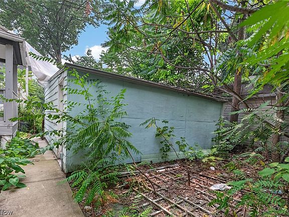 5th image of 1186 E 114th St