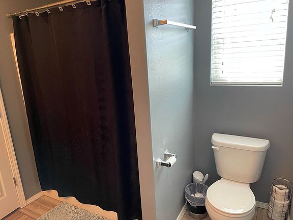 5th image of 102 Country Oak Dr