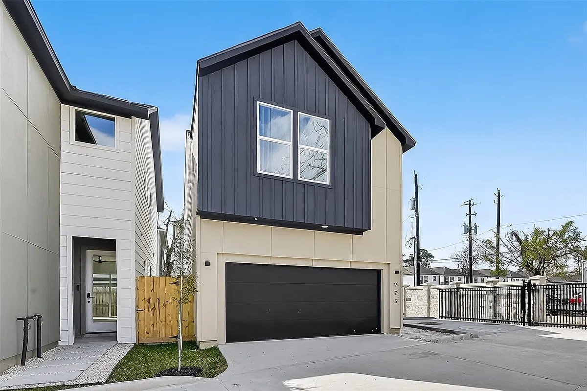 Building Photo - 975 Highland Light Ln