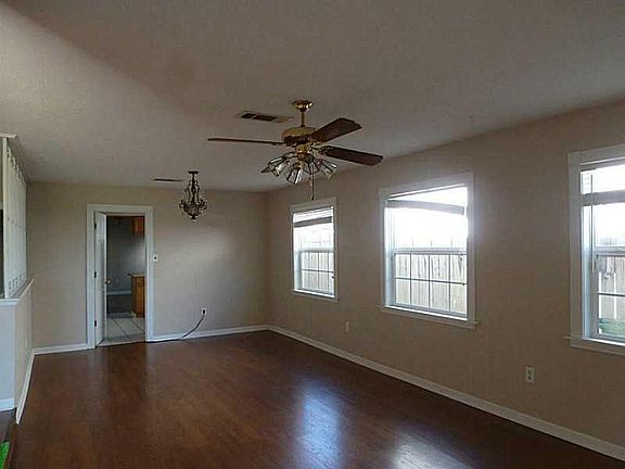 2nd image of 810 Sheree Lynn Ct