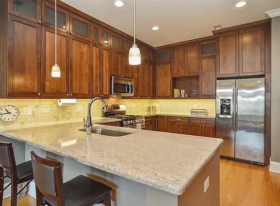3rd image of 2221 W Belmont Ave #304
