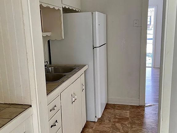 4th image of 2338 W Olive St