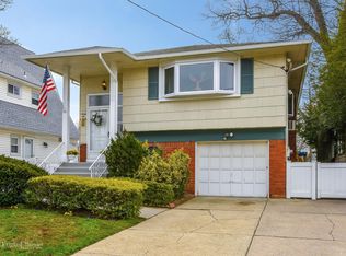 36 Manor Rd, Lynbrook, NY 11563