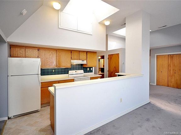 4th image of 12 Charter Oak Pl #3F