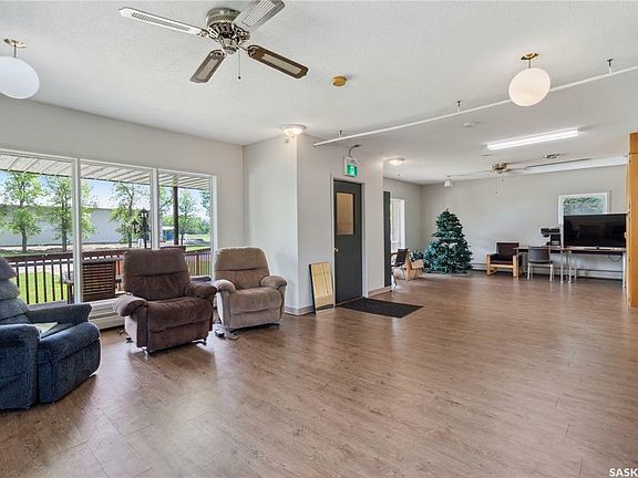 2nd image of 401 1st Ave NE