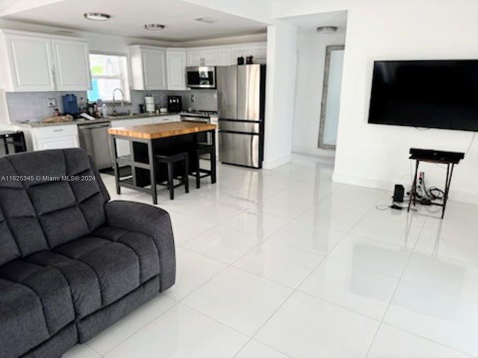 N♡ 13753 SW 9th St, Miami, FL 33184 | Zillow