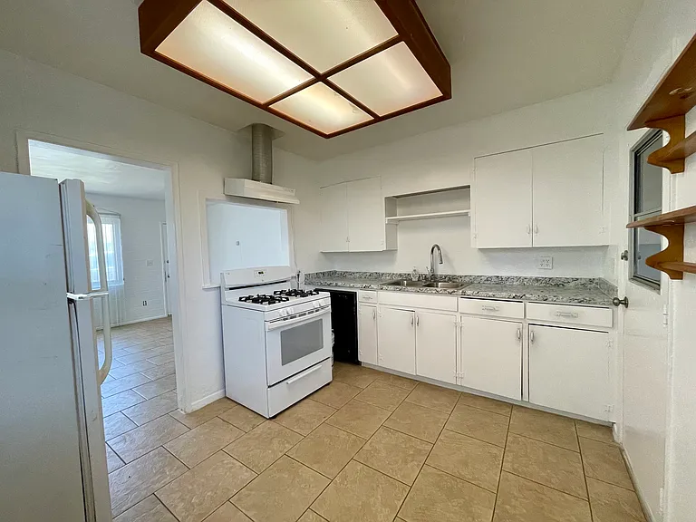 325 Roanoke Rd #325 — Photo 6