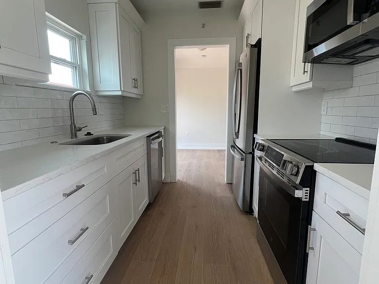 154 154th Ave — Photo 8