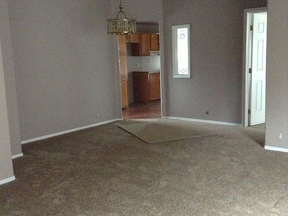 4th image of 405 Willow Dr