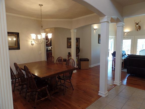 5th image of 19946 Edgewood Cir