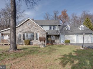221 Cliffside Dr, Lewistown, PA 17044