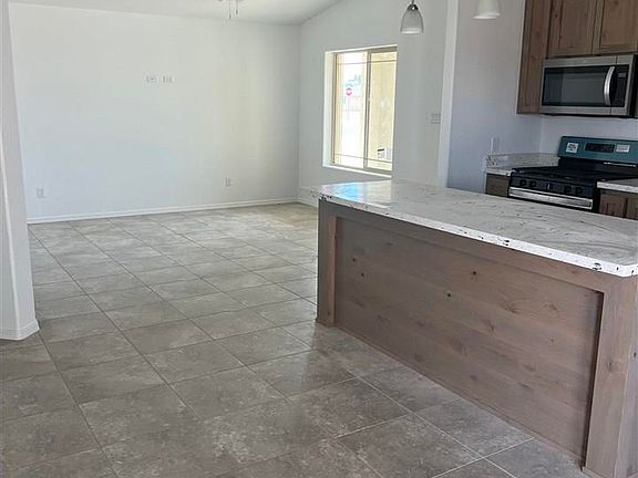 3rd image of 417 N 23rd Trl