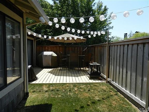 3rd image of 1715 Drake Ct