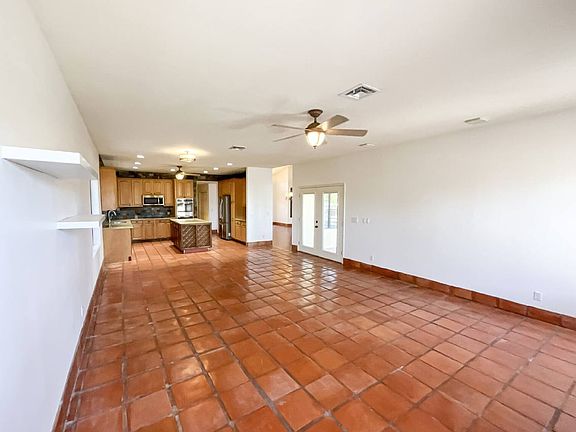 4th image of 1306 E Sunburst Ln