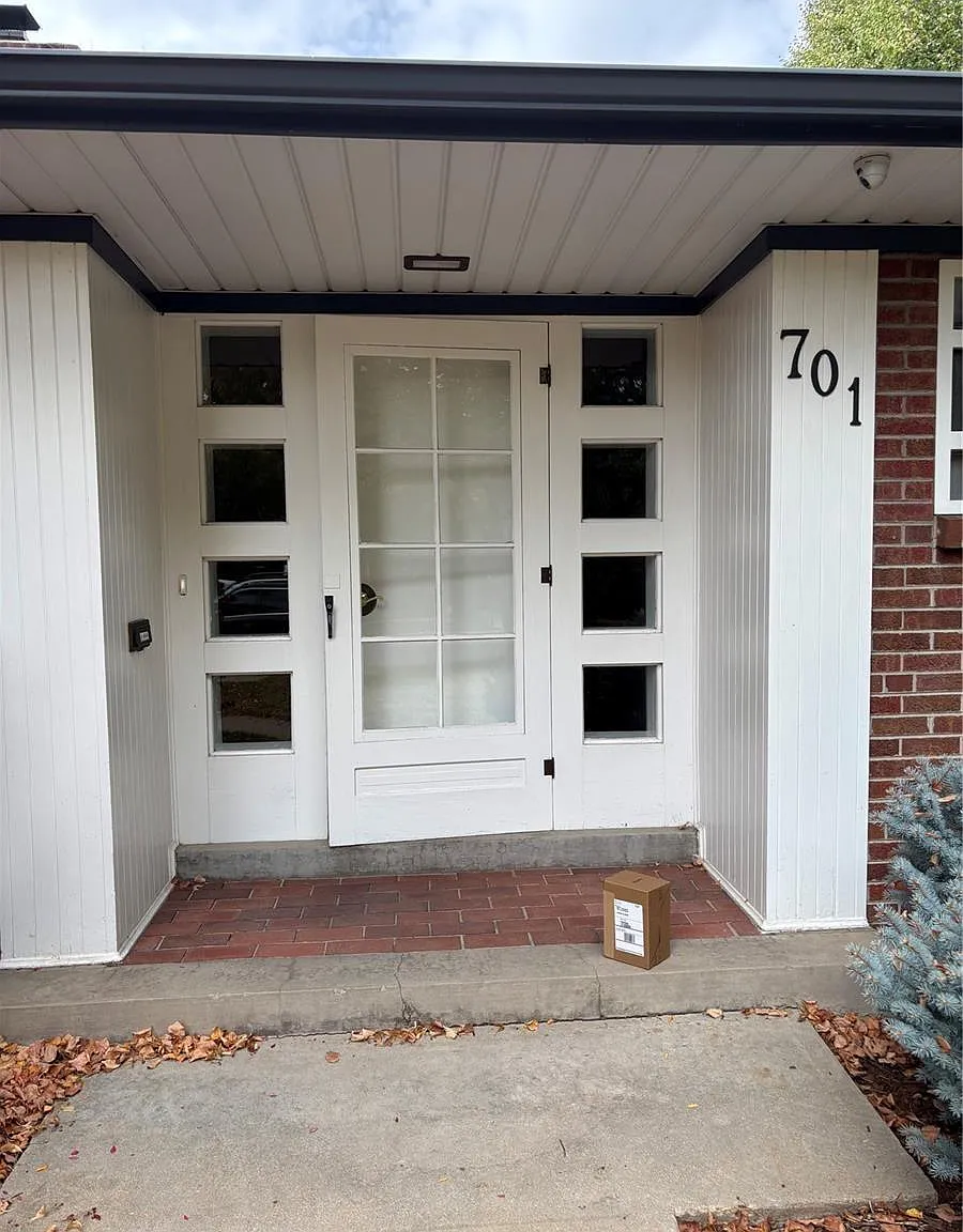 3 bed, 3.0 bath, 2244 sqft, $4,500 — Photo 2