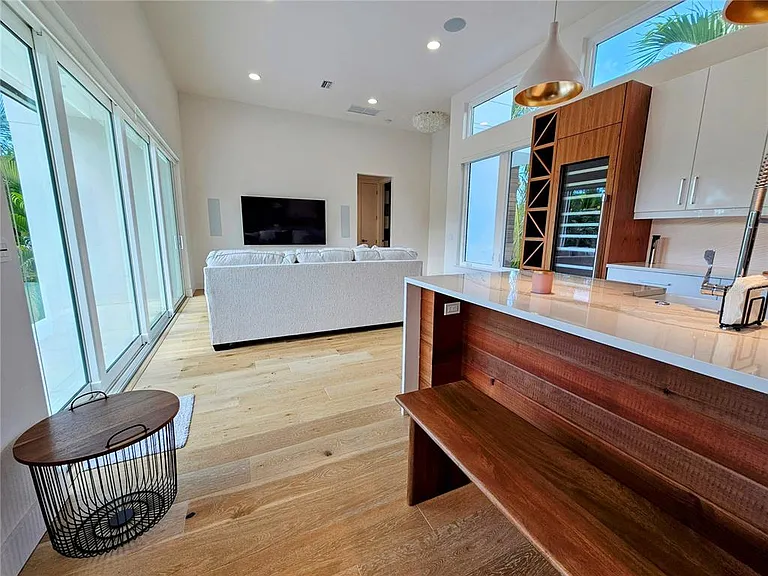 2408 Nassau St — Photo 47
